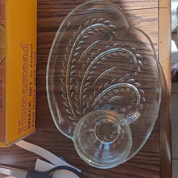 Vintage Federal Glass, "Homestead" also known as "Hospitality" Snack Set. - Picture 3 of 3